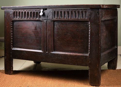 EARLY 17TH CENTURY JOINED OAK CHEST OR COFFER - ADDITIONAL PHOTO 1