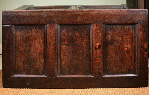 EARLY 17TH CENTURY JOINED OAK CHEST OR COFFER - ADDITIONAL PHOTO 4
