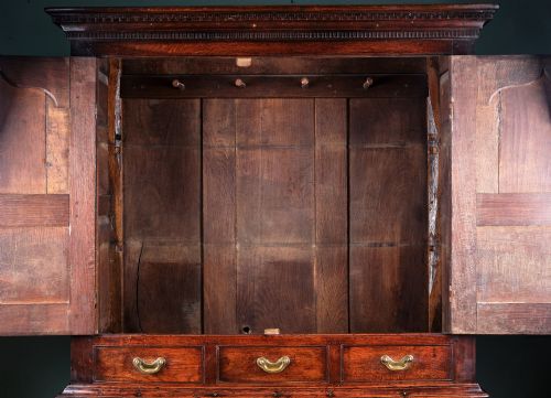 WELSH OAK PRESS CUPBOARD - ADDITIONAL PHOTO 1