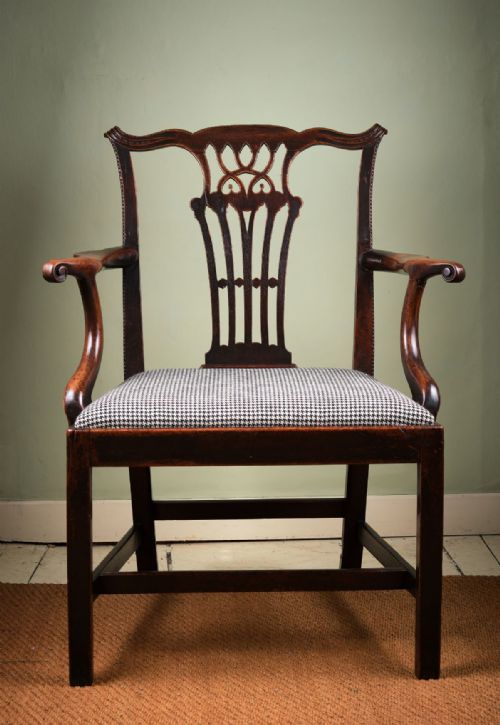 GEORGIAN MAHOGANY ELBOW CHAIR - ADDITIONAL PHOTO 1