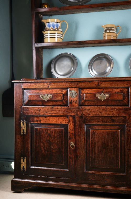 SUPERBLY PATINATED OAK CUPBOARD DRESSER WITH FRUITWOOD RACK - ADDITIONAL PHOTO 2