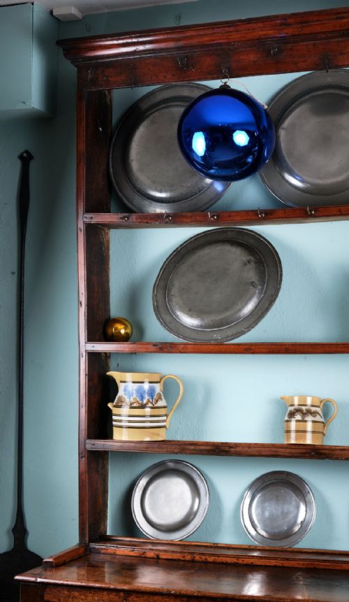 SUPERBLY PATINATED OAK CUPBOARD DRESSER WITH FRUITWOOD RACK - ADDITIONAL PHOTO 4