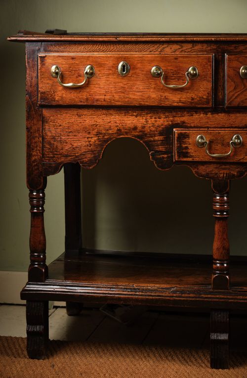 SUPERBLY PATINATED OAK WELSH LOW DRESSER - ADDITIONAL PHOTO 2