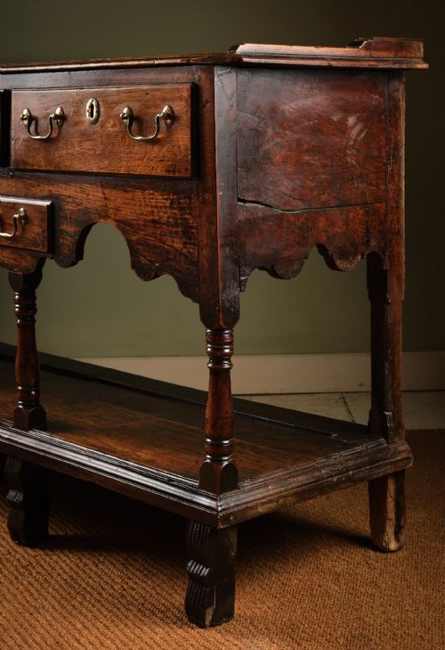 SUPERBLY PATINATED OAK WELSH LOW DRESSER - ADDITIONAL PHOTO 4