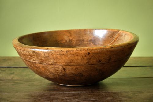 welsh sycamore dairy bowl of large size - CATEGORY: ANTIQUE MISCELLANEOUS - DATED 18TH CENTURY