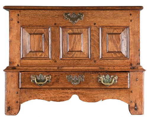 georgian oak panelled coffor bach - CATEGORY: ANTIQUE CHESTS - DATED 18TH CENTURY