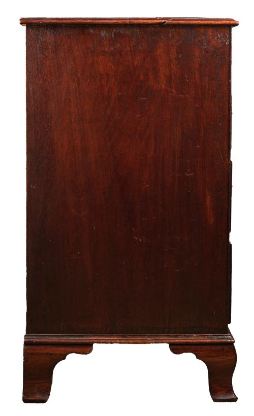 GEORGIAN MAHOGANY SMALL CHEST OF DRAWERS - ADDITIONAL PHOTO 2