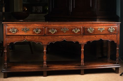 ELEGANT WELSH OAK LOW DRESSER - ADDITIONAL PHOTO 6