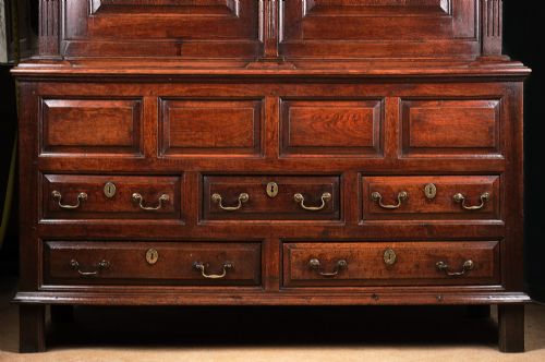 MAGNIFICENT WELSH OAK CLOTHESHANGING PRESS CUPBOARD - ADDITIONAL PHOTO 4