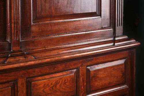 MAGNIFICENT WELSH OAK CLOTHESHANGING PRESS CUPBOARD - ADDITIONAL PHOTO 5