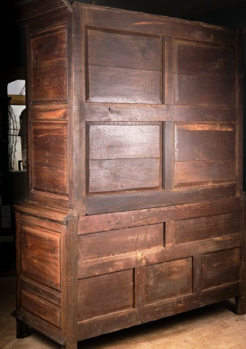 MAGNIFICENT WELSH OAK CLOTHESHANGING PRESS CUPBOARD - ADDITIONAL PHOTO 8