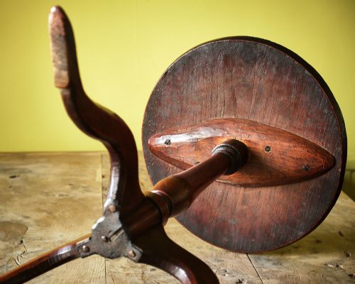 GEORGIAN OAK AND ELM TRIPOD OCCASIONAL TABLE - ADDITIONAL PHOTO 1