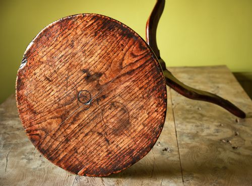 GEORGIAN OAK AND ELM TRIPOD OCCASIONAL TABLE - ADDITIONAL PHOTO 2
