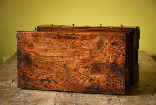 UNUSUALLY SMALL GEORGIAN OAK COFFOR BACH OR MINIATURE COFFER - ADDITIONAL PHOTO 5