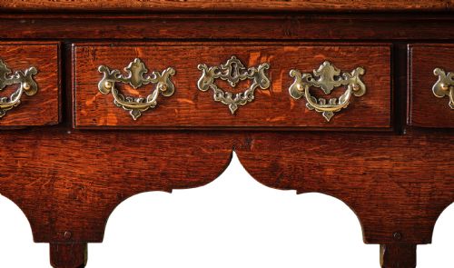 FINE EARLY GEORGIAN WELSH OAK LOW DRESSER - ADDITIONAL PHOTO 3