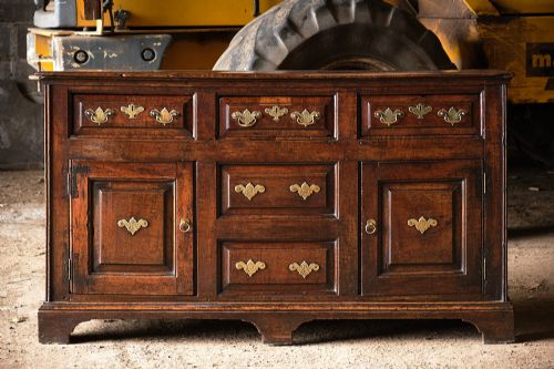 EARLY GEORGIAN CUPBOARD DRESSER FROM GLAMORGANSHIRE - ADDITIONAL PHOTO 1