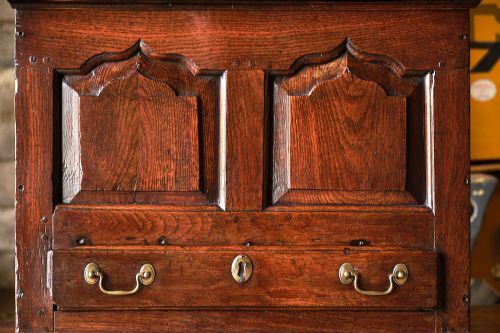 GEORGIAN OAK COFFOR BACH - ADDITIONAL PHOTO 1