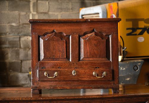 GEORGIAN OAK COFFOR BACH - ADDITIONAL PHOTO 3