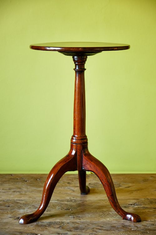 SMALL GEORGIAN YEW WOOD TRIPOD TABLE OR KETTLE STAND - ADDITIONAL PHOTO 1