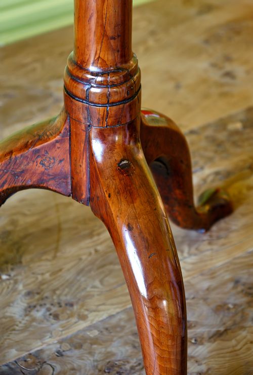 SMALL GEORGIAN YEW WOOD TRIPOD TABLE OR KETTLE STAND - ADDITIONAL PHOTO 2