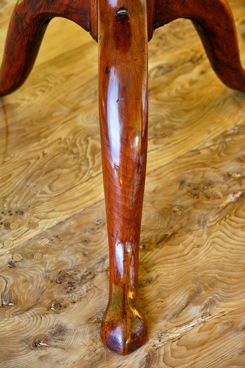 SMALL GEORGIAN YEW WOOD TRIPOD TABLE OR KETTLE STAND - ADDITIONAL PHOTO 3
