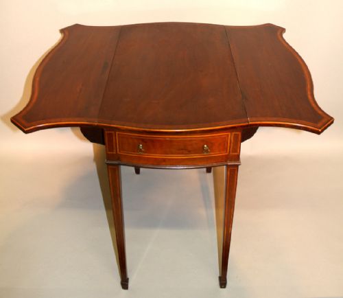 An Edwardian Mahogany & Satinwood Banded Pembroke Table