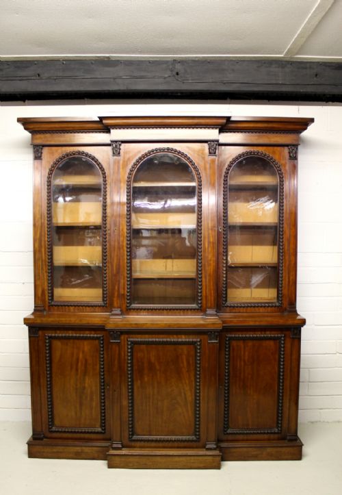 A William IV Mahogany Three Door Breakfront Bookcase