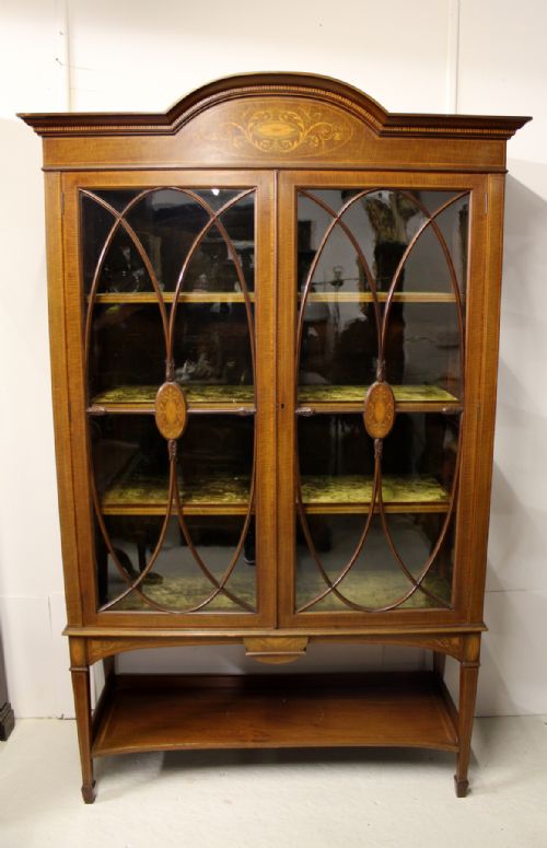 A Good Quality Edwardian Inlaid Display Cabinet