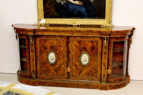 A Very Fine Quality Burr Walnut Credenza / Side Cabinet