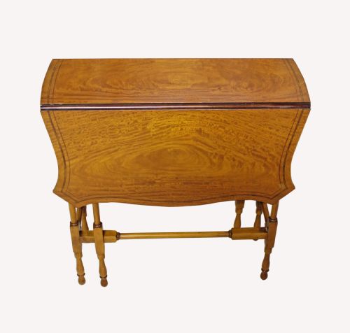 A SATINWOOD PEMBROKE TABLE