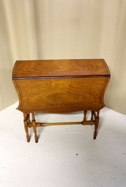 A SATINWOOD PEMBROKE TABLE - ADDITIONAL PHOTO 1