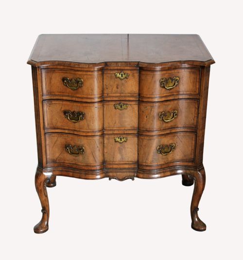 A Beautiful Serpentine Walnut Chest of Drawers by Tozer