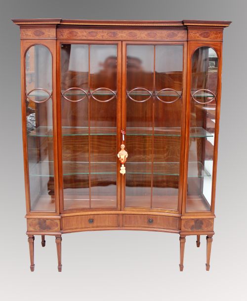 A Fine Quality Edwardian Mahogany and Inlaid Concave Display Cabinet