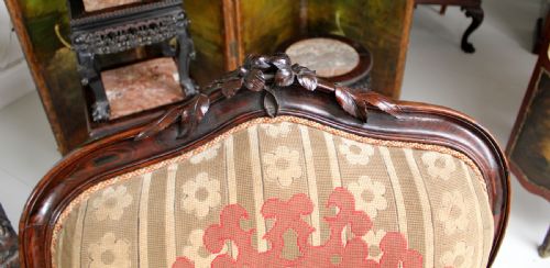 A BEAUTIFUL FRENCH CARVED ROSEWOOD ARMCHAIR - ADDITIONAL PHOTO 2