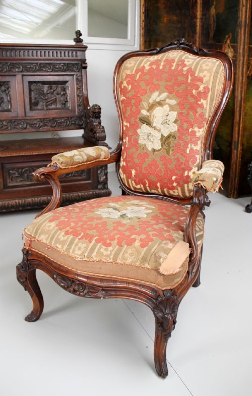 A BEAUTIFUL FRENCH CARVED ROSEWOOD ARMCHAIR - ADDITIONAL PHOTO 5