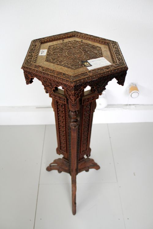 A PRETTY CARVED ORIENTAL STAND - ADDITIONAL PHOTO 2