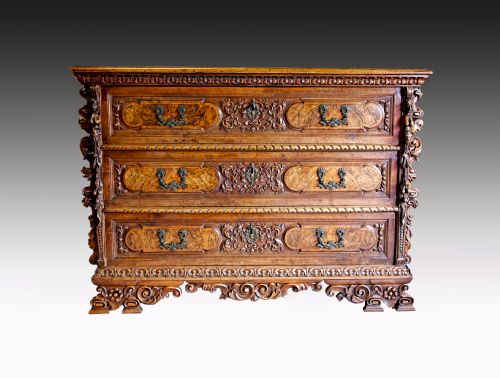 A Superb Quality 18th Century Carved Walnut Italian Commode