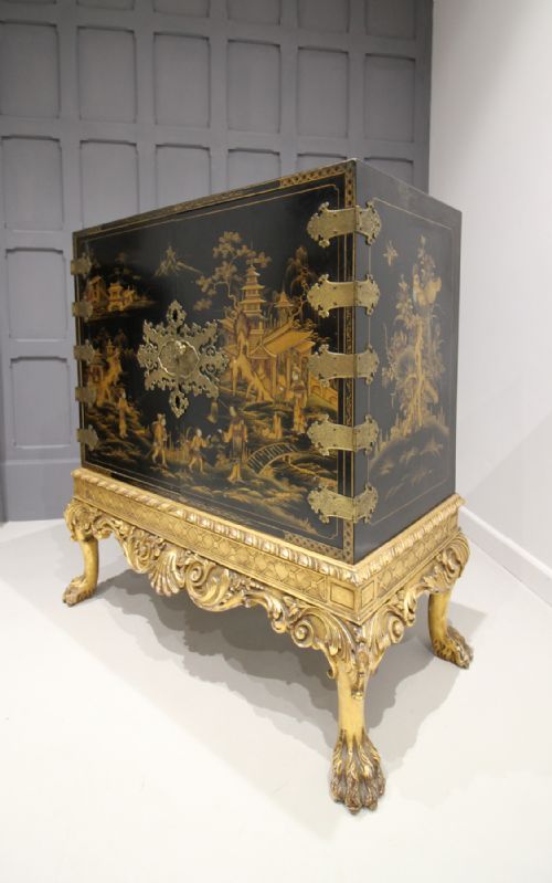 19th Century Chinoiserie Cabinet on Gilt Wood Stand