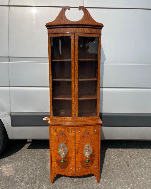 fig 2. A BEAUTIFUL SATINWOOD PAINTED BOOKCASE