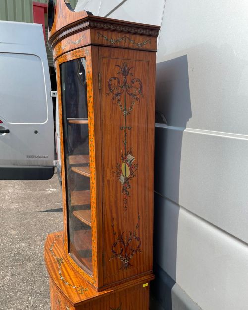 fig 3. A BEAUTIFUL SATINWOOD PAINTED BOOKCASE