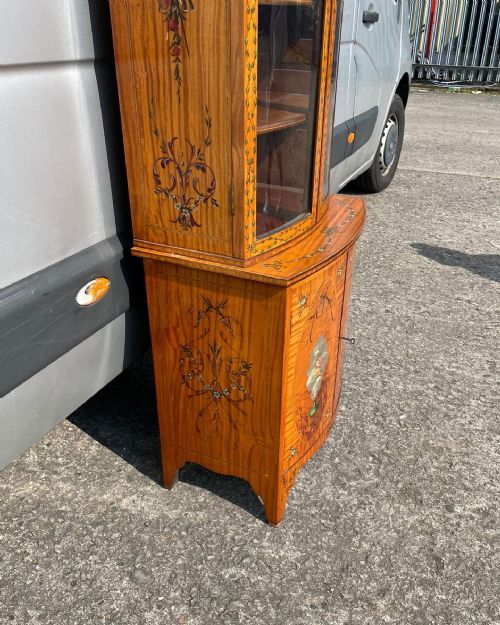 fig 4. A BEAUTIFUL SATINWOOD PAINTED BOOKCASE
