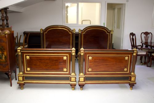 STUNNING QUALITY ANTIQUE PAIR OF FRENCH MAHOGANY ORMOLU MOUTED BEDS - ADDITIONAL PHOTO 1