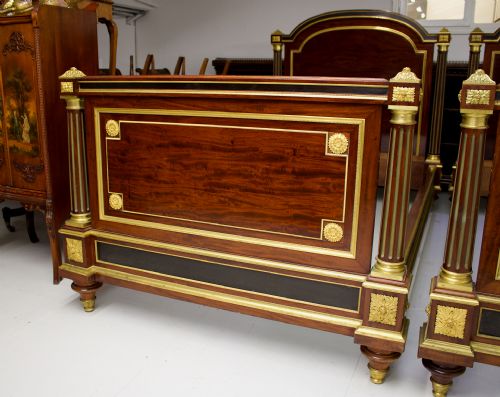 STUNNING QUALITY ANTIQUE PAIR OF FRENCH MAHOGANY ORMOLU MOUTED BEDS - ADDITIONAL PHOTO 2