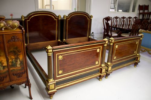 STUNNING QUALITY ANTIQUE PAIR OF FRENCH MAHOGANY ORMOLU MOUTED BEDS - ADDITIONAL PHOTO 9