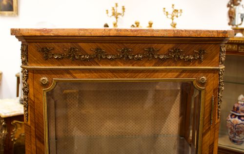 STUNNING ANTIQUE FRENCH KINGWOOD MARBLE TOP VITRINE CABINET - ADDITIONAL PHOTO 3