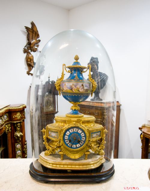 LARGE ANTIQUE FRENCH GILT BRONZE PORCELAIN MANTLE CLOCK IN DOME - ADDITIONAL PHOTO 8