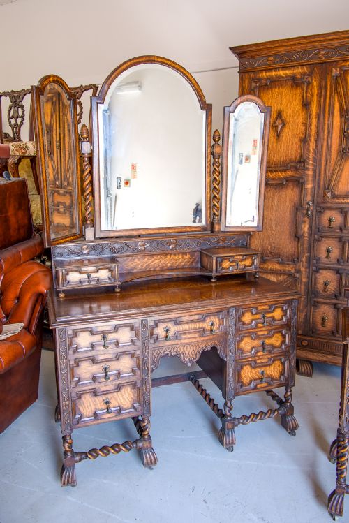 ANTIQUE JACOBEAN STYLE CARVED OAK BEDROOM SUITE - ADDITIONAL PHOTO 2