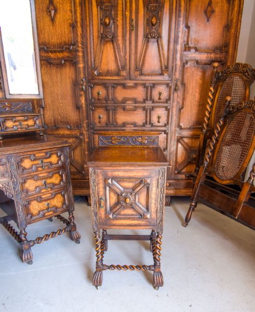 ANTIQUE JACOBEAN STYLE CARVED OAK BEDROOM SUITE - ADDITIONAL PHOTO 6