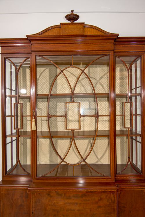 fig 2. Superb Sheraton-Style Mahogany Display Cabinet with Astragal Glazed Doors & Satinwood Inlay - Early 20th Century