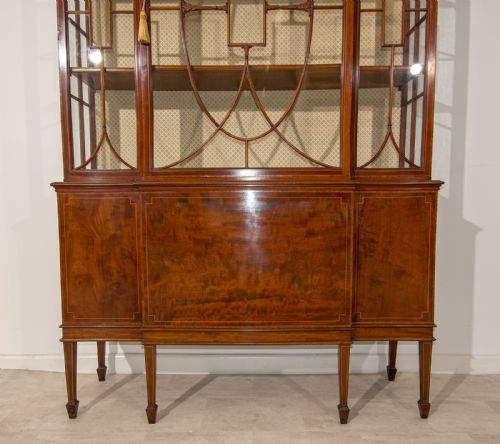 fig 4. Superb Sheraton-Style Mahogany Display Cabinet with Astragal Glazed Doors & Satinwood Inlay - Early 20th Century